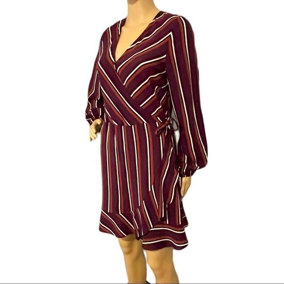 Xhilaration Mock Wrap Dress - Picture 4 of 14